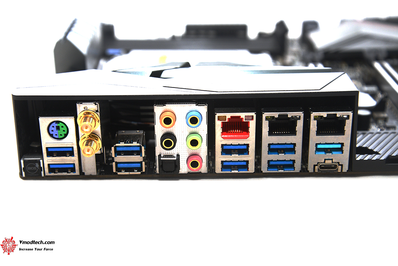 dsc 3218 ASRock Fatal1ty X399 Professional Gaming Review