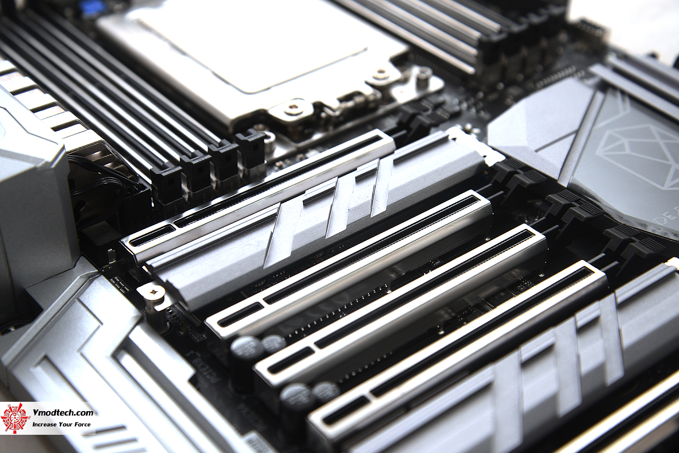 dsc 5633 GIGABYTE X399 DESIGNARE EX REVIEW