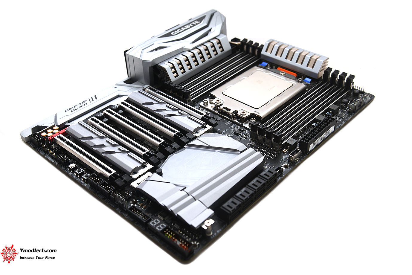 dsc 5646 GIGABYTE X399 DESIGNARE EX REVIEW