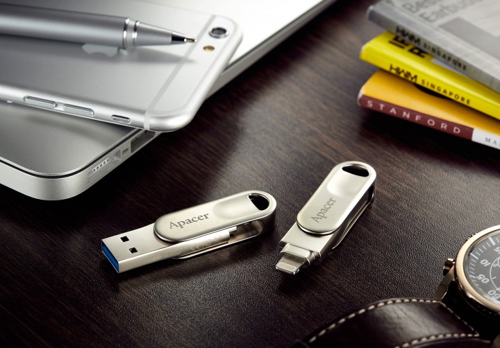 apacer03 04 475 720x502 สองหัวดีกว่าหัวเดียว!! Apacer AH790 แฟลชไดร์ฟ 2 สองมาตรฐาน Lightning และ USB 3.1 สำหรับ iPhone / iPad : ขยายพื้นที่จัดเก็บให้ Apple Devices ง่ายๆ