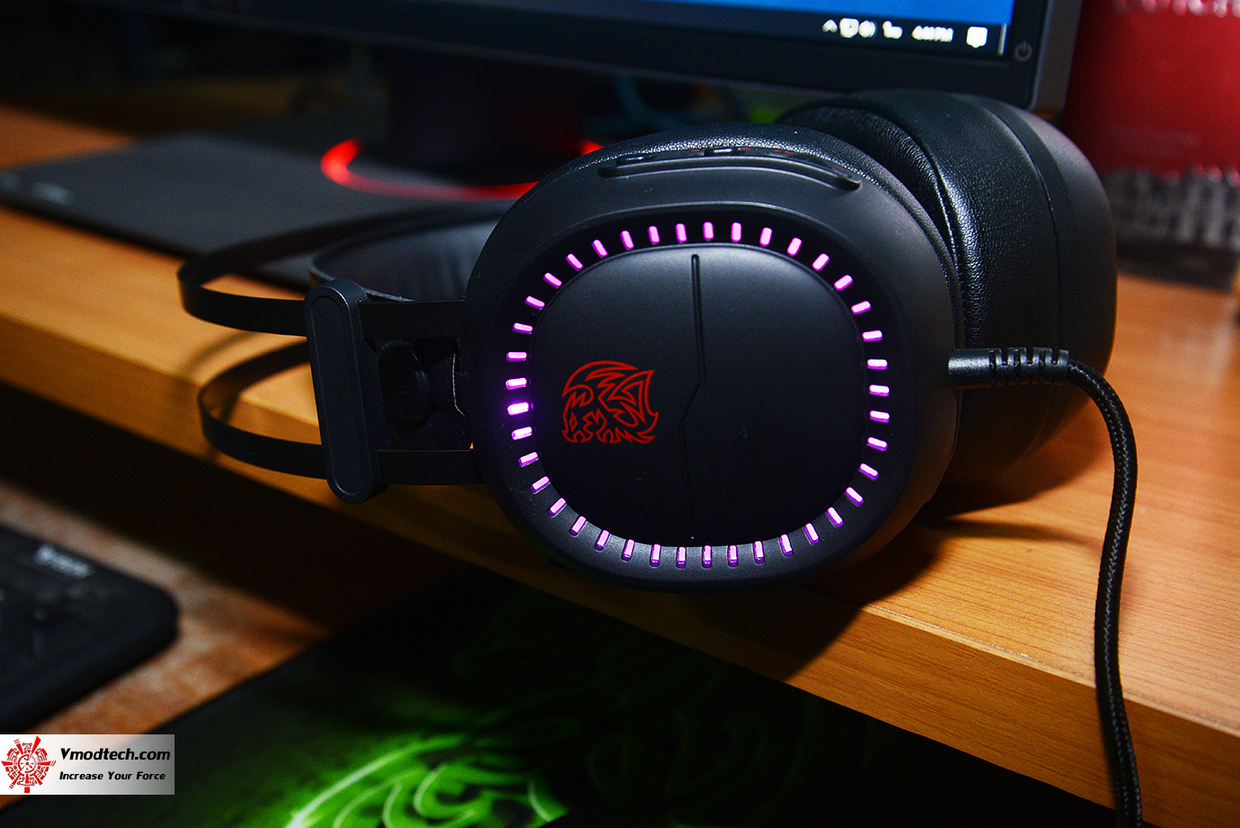 dsc 7982 Tt eSPORTS SHOCK PRO RGB GAMING HEADSET REVIEW
