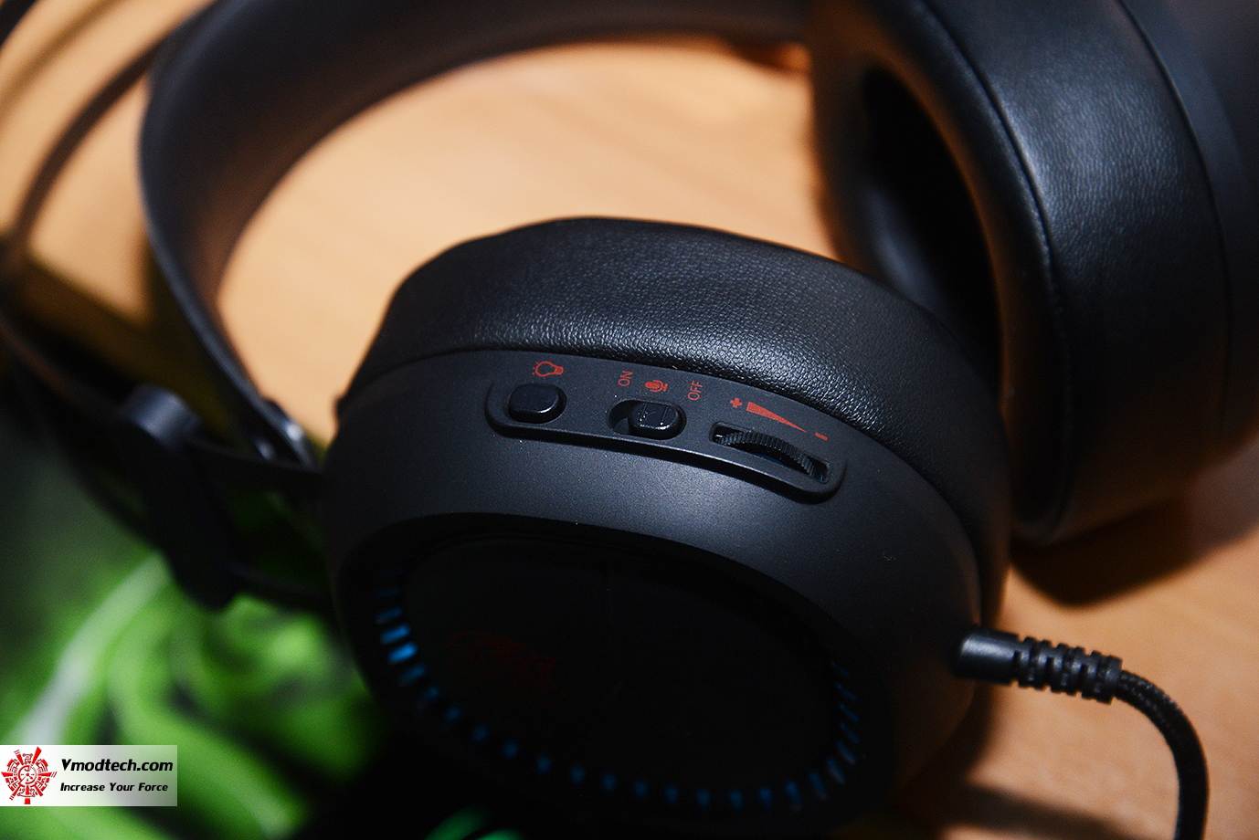 dsc 7986 Tt eSPORTS SHOCK PRO RGB GAMING HEADSET REVIEW