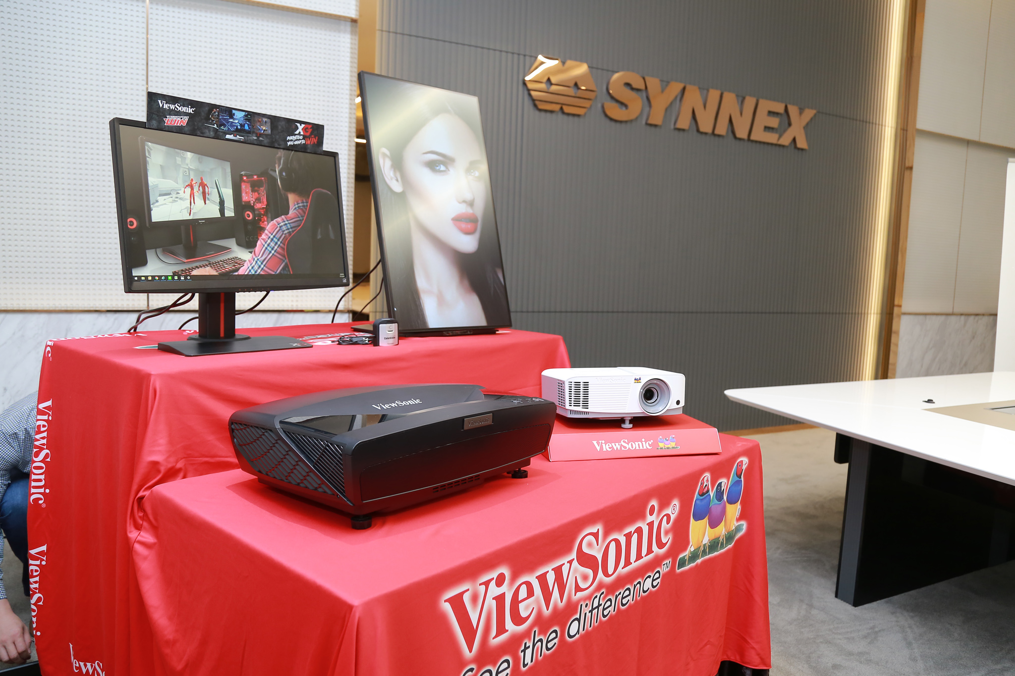 img_9928 img 9928 ตลาดจอภาพเกมมิ่งและโปรเจคเตอร์ยังระอุ “วิวโซนิค” รุกประเทศไทยเต็มสูบ แต่งตั้ง “ซินเน็ค” เป็นตัวแทนจำหน่าย เร่งโกยแชร์