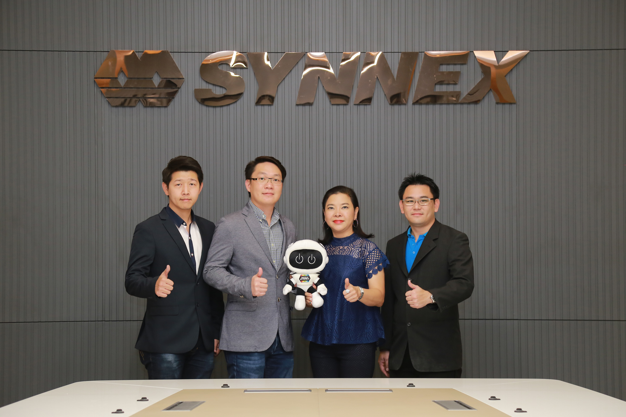 img_9962 img 9962 ตลาดจอภาพเกมมิ่งและโปรเจคเตอร์ยังระอุ “วิวโซนิค” รุกประเทศไทยเต็มสูบ แต่งตั้ง “ซินเน็ค” เป็นตัวแทนจำหน่าย เร่งโกยแชร์