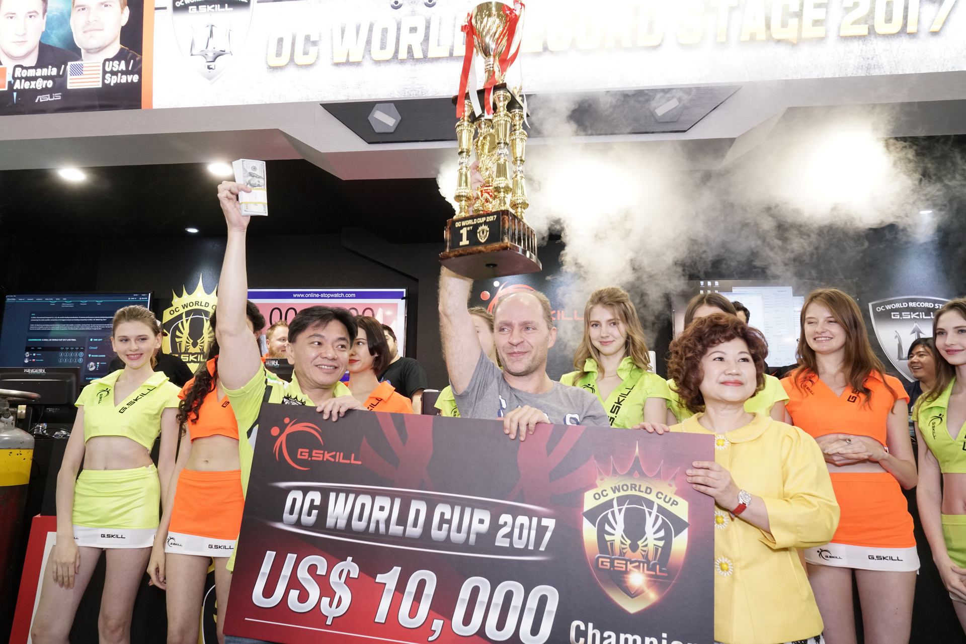 05_-receiving-award 05 receiving award G.SKILL ประกาศการแข่งขันโอเวอร์คล๊อกงาน OC World Cup 2018 ครั้งที่ 5 พร้อมเงินรางวัลรวมสูงสุดถึง $20,000 USD ดอลล่าสหรัฐฯ