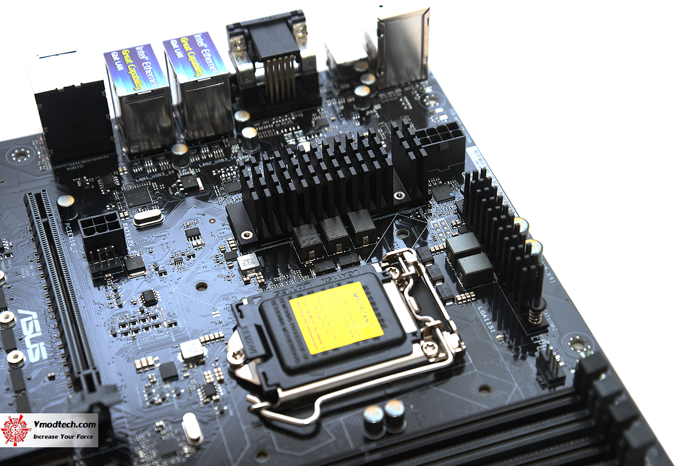 dsc 9329 ASUS P10S WS Workstation Motherboard Review 