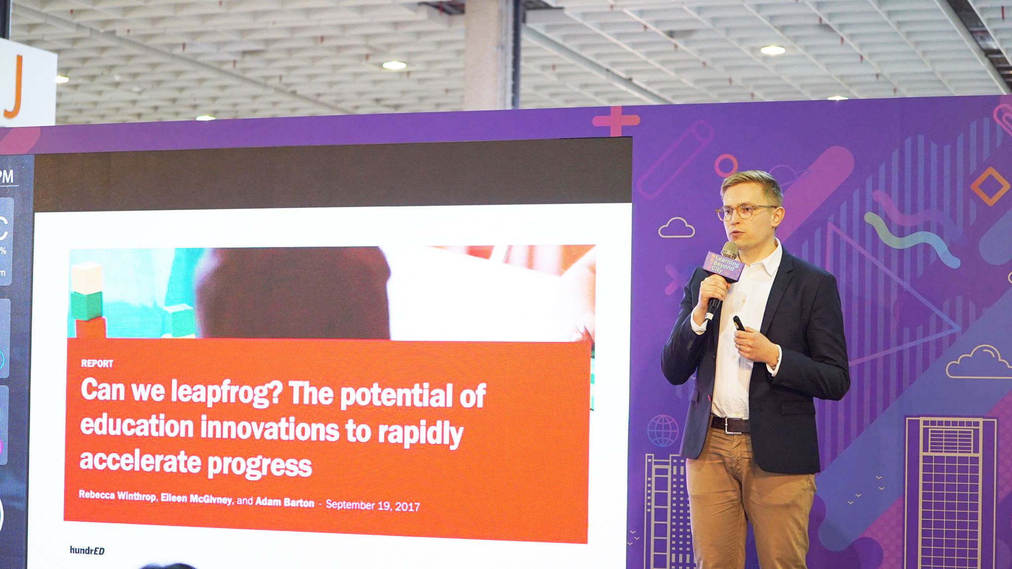 2 2 สถาบันเพื่ออุตสาหกรรมสารสนเทศแห่งประเทศไต้หวัน ได้เชิญผู้เชี่ยวชาญด้านต่างๆเพื่อสร้างเมือง Smart City ขึ้นมาด้วยระบบการศึกษา