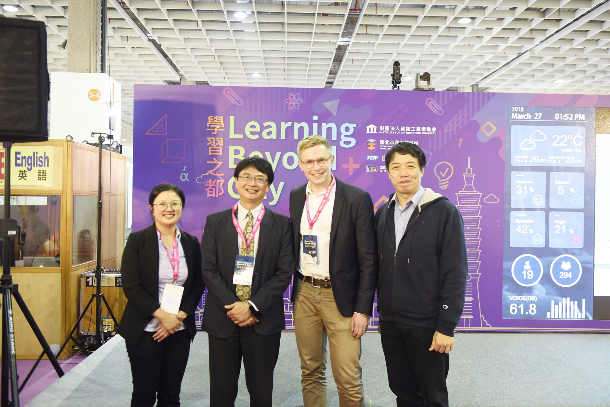 3 3 สถาบันเพื่ออุตสาหกรรมสารสนเทศแห่งประเทศไต้หวัน ได้เชิญผู้เชี่ยวชาญด้านต่างๆเพื่อสร้างเมือง Smart City ขึ้นมาด้วยระบบการศึกษา