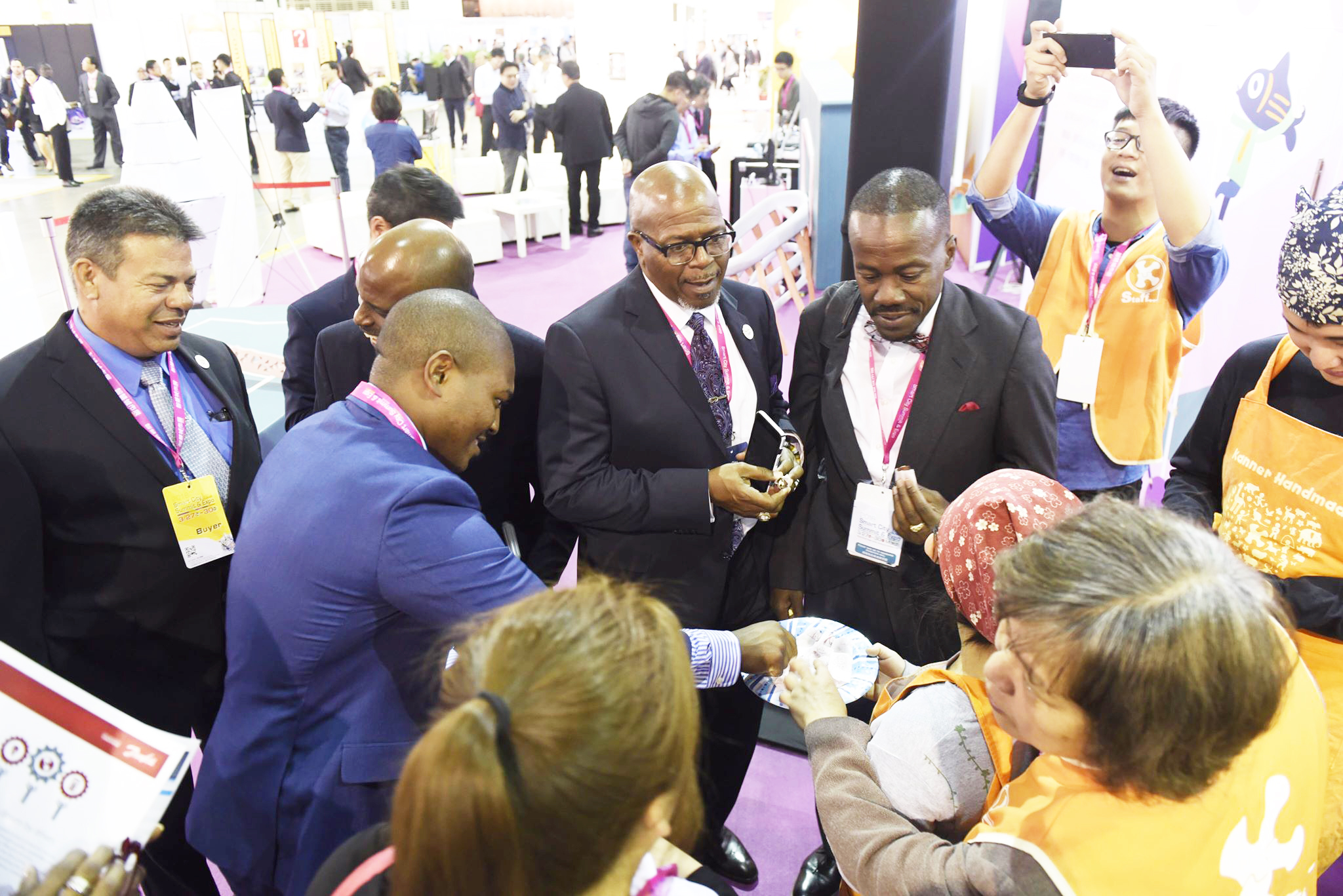 4 4 สถาบันเพื่ออุตสาหกรรมสารสนเทศแห่งประเทศไต้หวัน ได้เชิญผู้เชี่ยวชาญด้านต่างๆเพื่อสร้างเมือง Smart City ขึ้นมาด้วยระบบการศึกษา