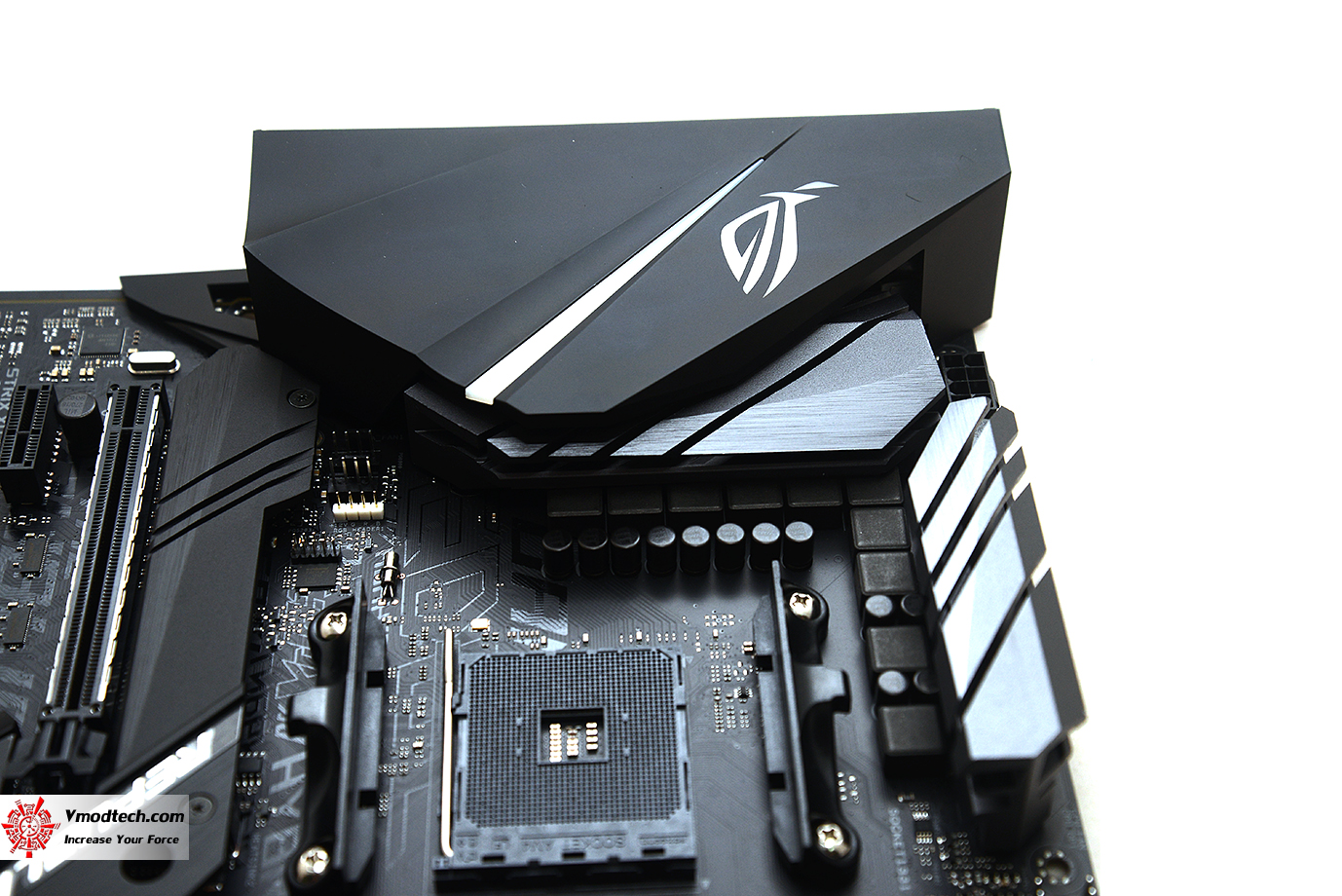 dsc 0700 ASUS ROG STRIX X470 F GAMING REVIEW
