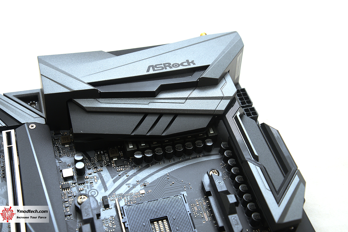 dsc 1193 ASRock X470 Taichi Ultimate Review