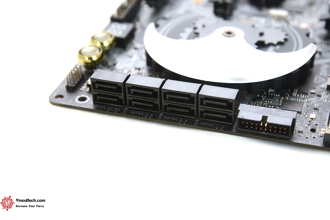 dsc 1201 ASRock X470 Taichi Ultimate Review