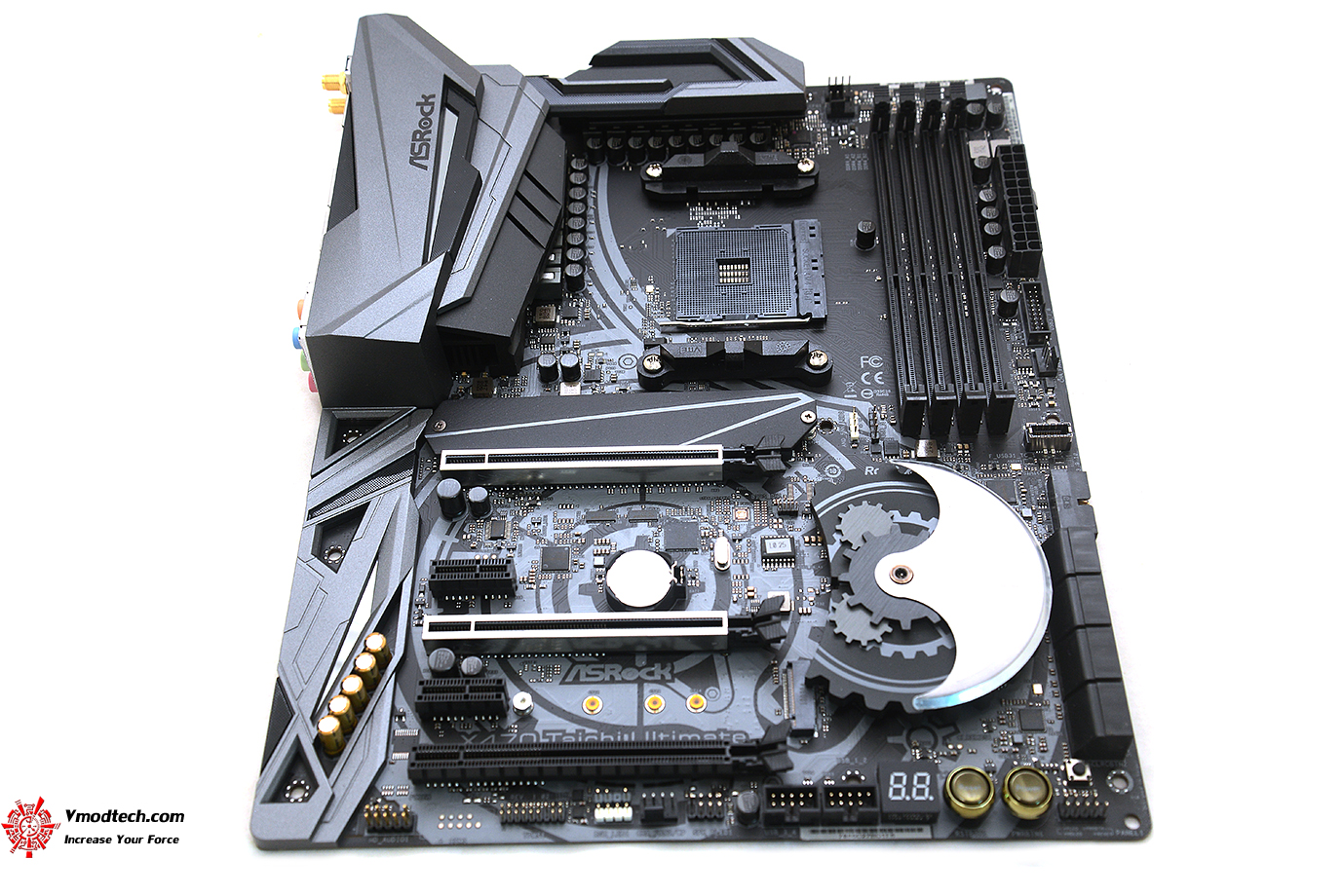 dsc 1275 ASRock X470 Taichi Ultimate Review