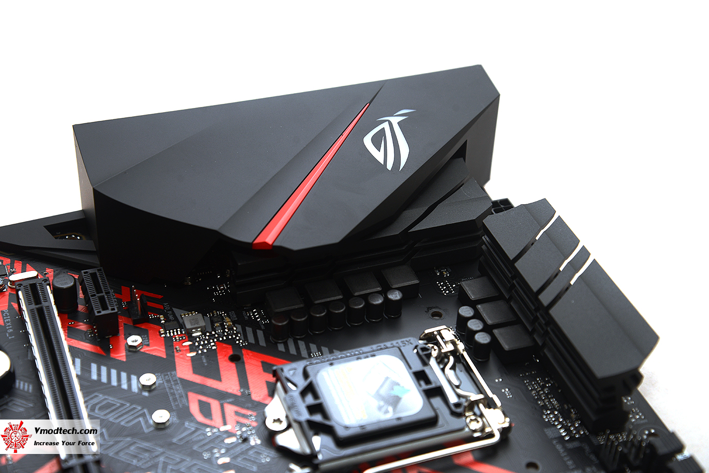 dsc 2033 ASUS ROG STRIX B360 H GAMING REVIEW