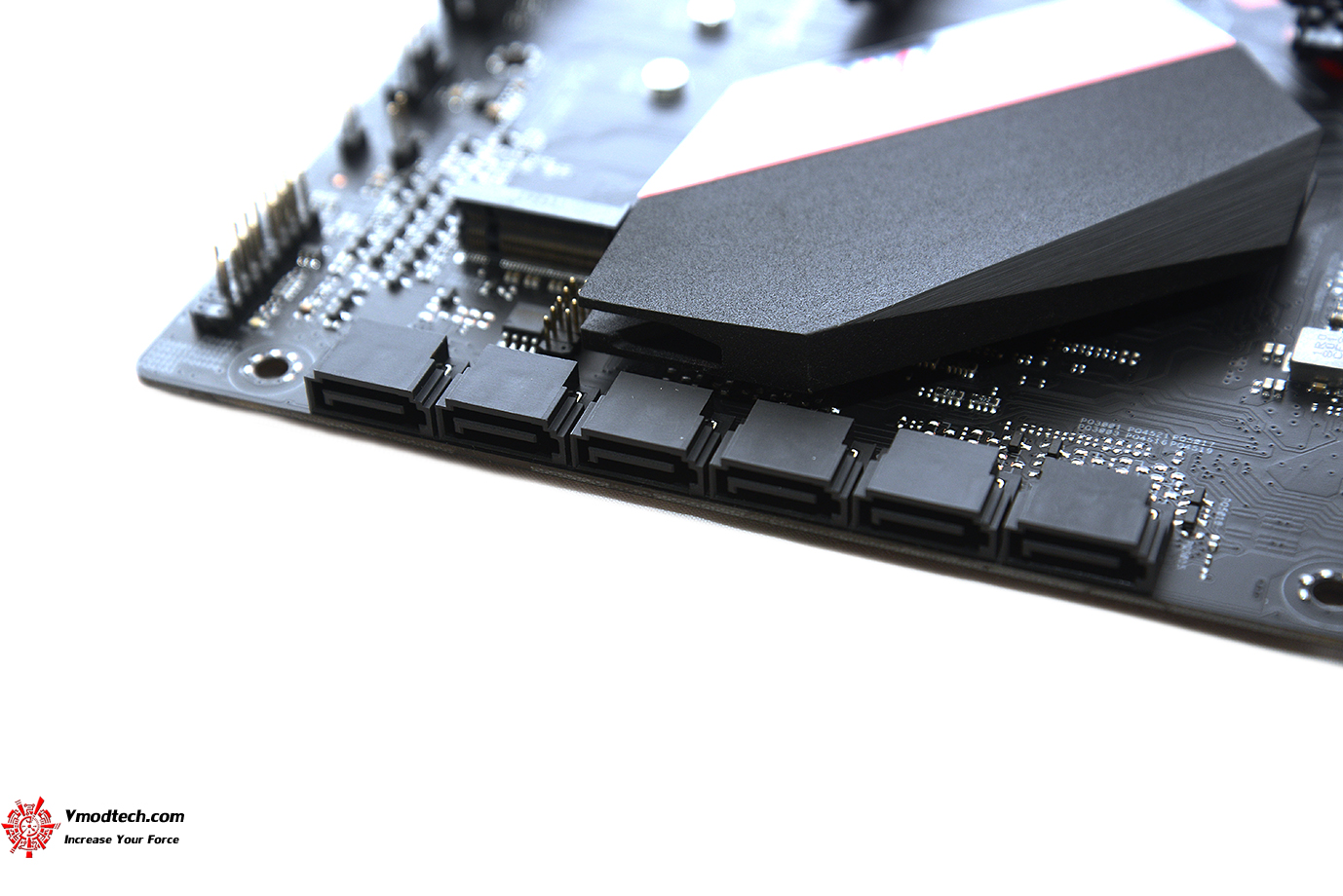 dsc 2054 ASUS ROG STRIX B360 H GAMING REVIEW