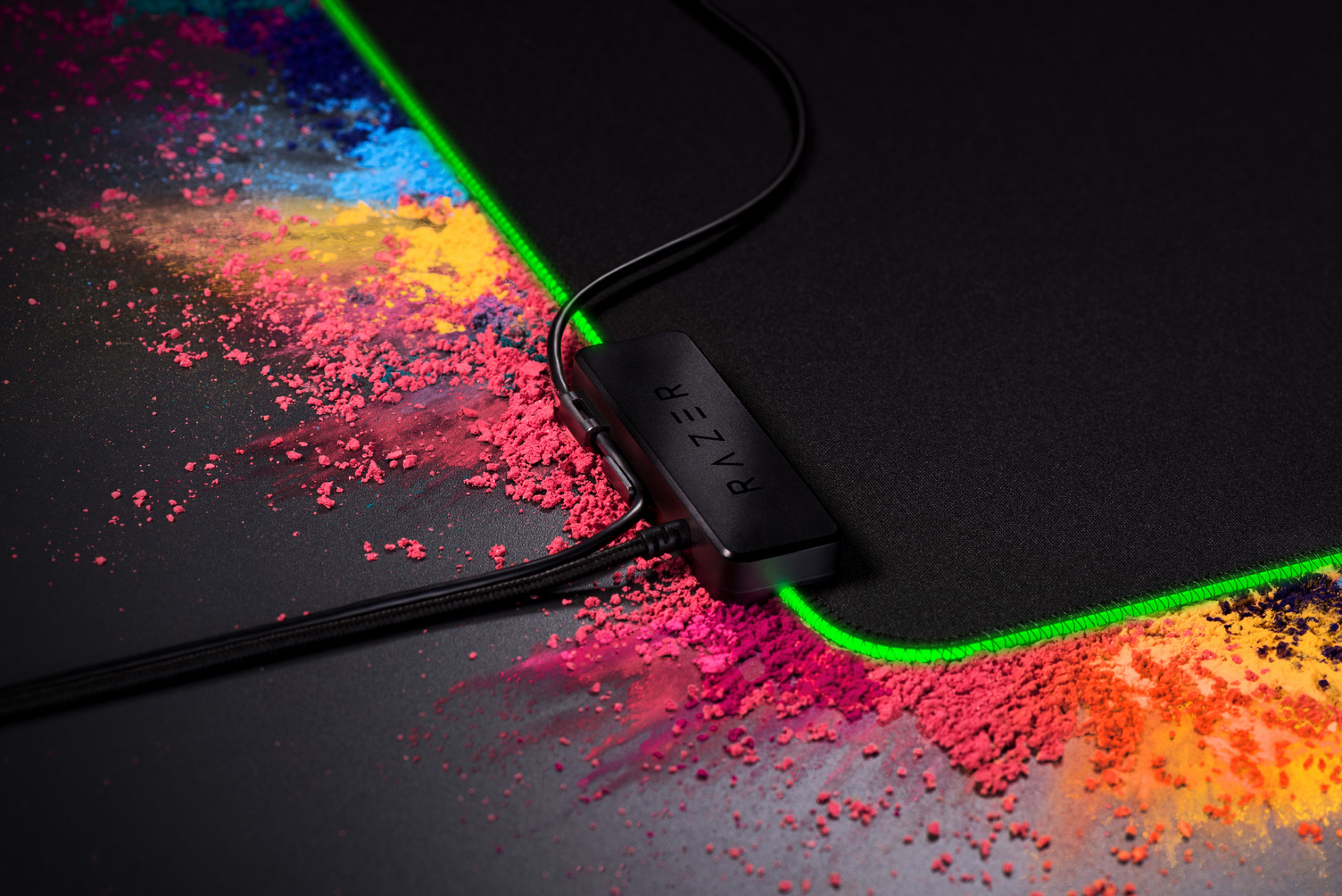 goliathus-chroma-2018-photography-03 goliathus chroma 2018 photography 03 Razer Goliathus Chroma นวัตกรรมแผ่นรองเมาส์ล่าสุด มีไฟแบบพับม้วนได้