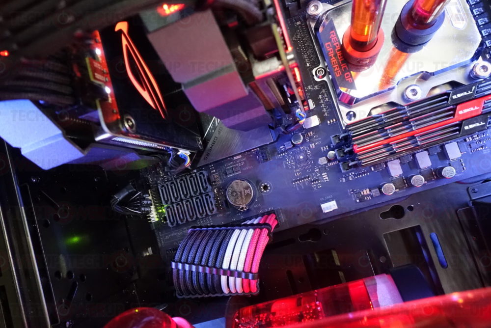 asus dominus mobo 1 1000x668 เอซุสจัดหนักโชว์ ASUS ROG DOMINUS เมนบอร์ดรุ่นใหม่ล่าสุดที่รองรับซีพียู Intel Cascade Lake X รุ่นใหม่ล่าสุด 28คอร์ 56เทรด เพื่อสาวก ROG ขาโหดตัวจริง!!