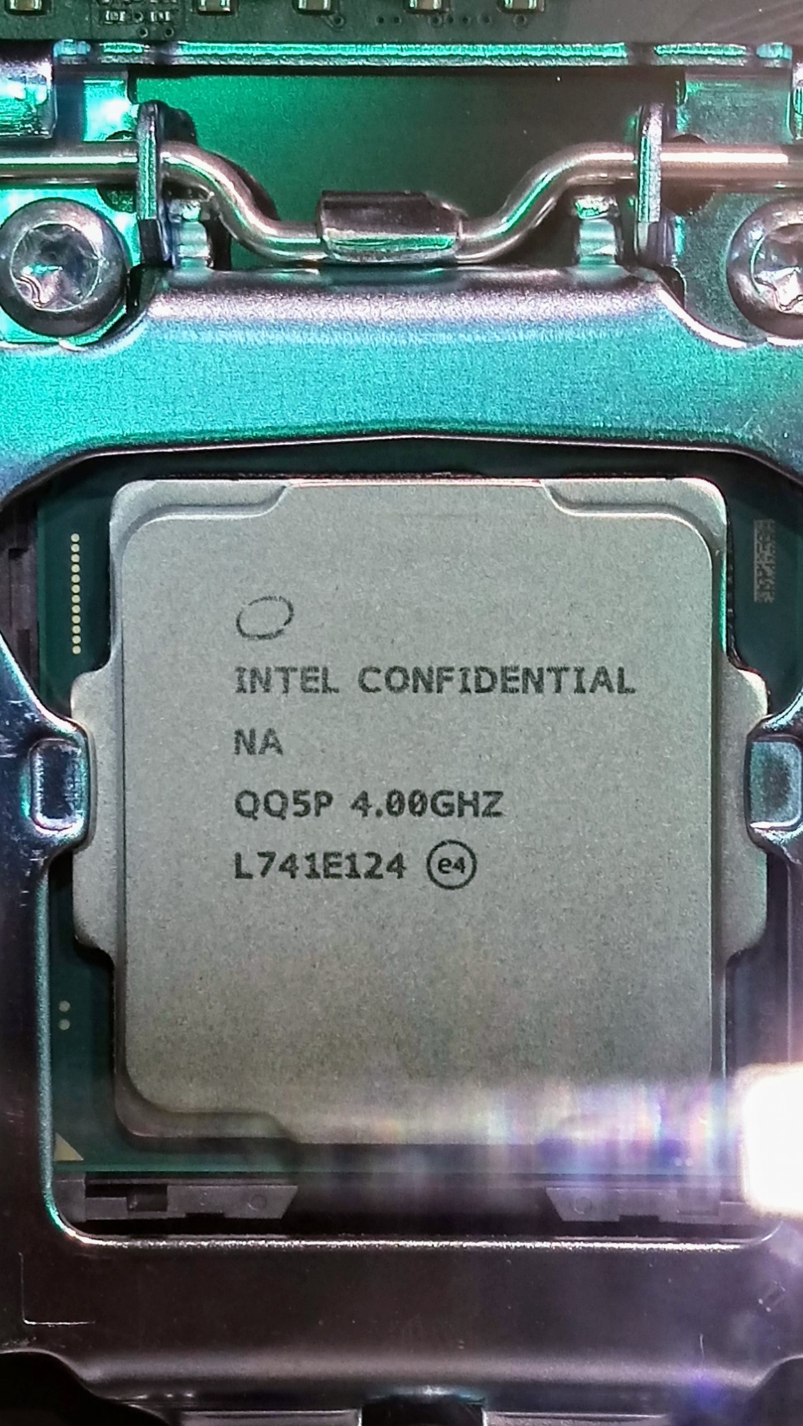 34664308 1914604578572484 4079100886788341760 o Intel Coffee Lake รุ่น 8core 16Threads อาจจะเปิดตัวในเดือนกันยายน 2018