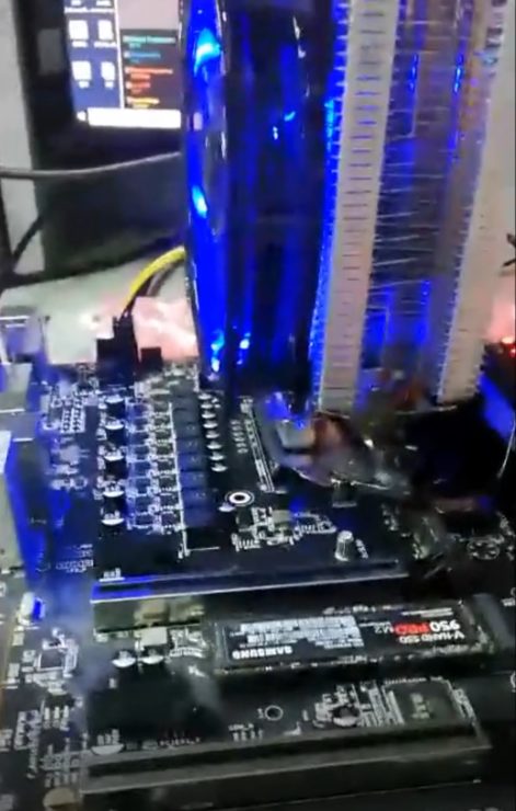 intel core i7 9700k 5 3 ghz air cooling overclock 2 471x740 หลุดผลทดสอบ Intel Core i7 9700K ถูกโอเวอร์คล๊อกไปที่ความเร็ว 5.3Ghz แบบ On Air บนฮีตซิงค์ลม