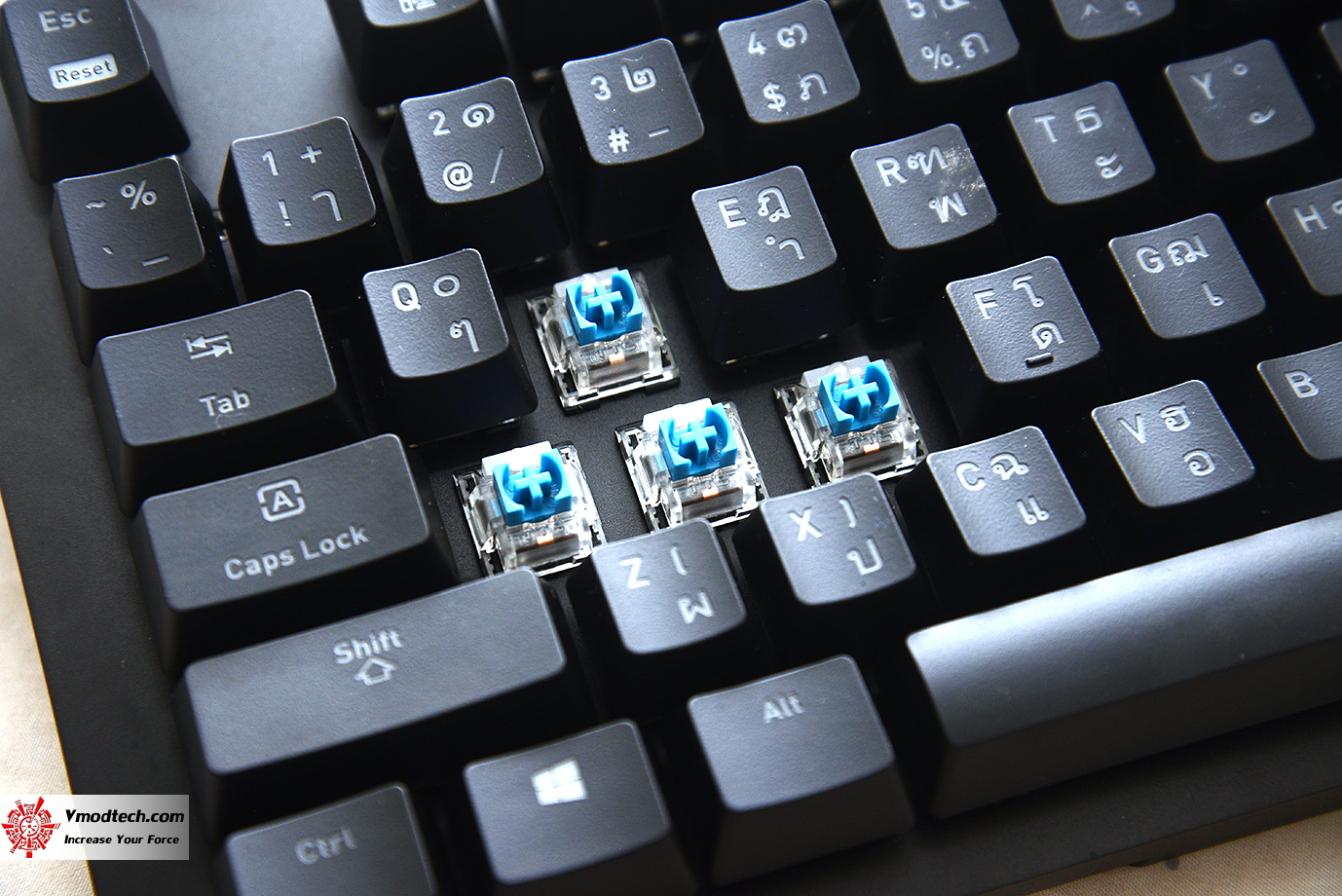 dsc 6866 Tt eSPORTS Neptune Elite RGB Blue Gaming Keyboard Review