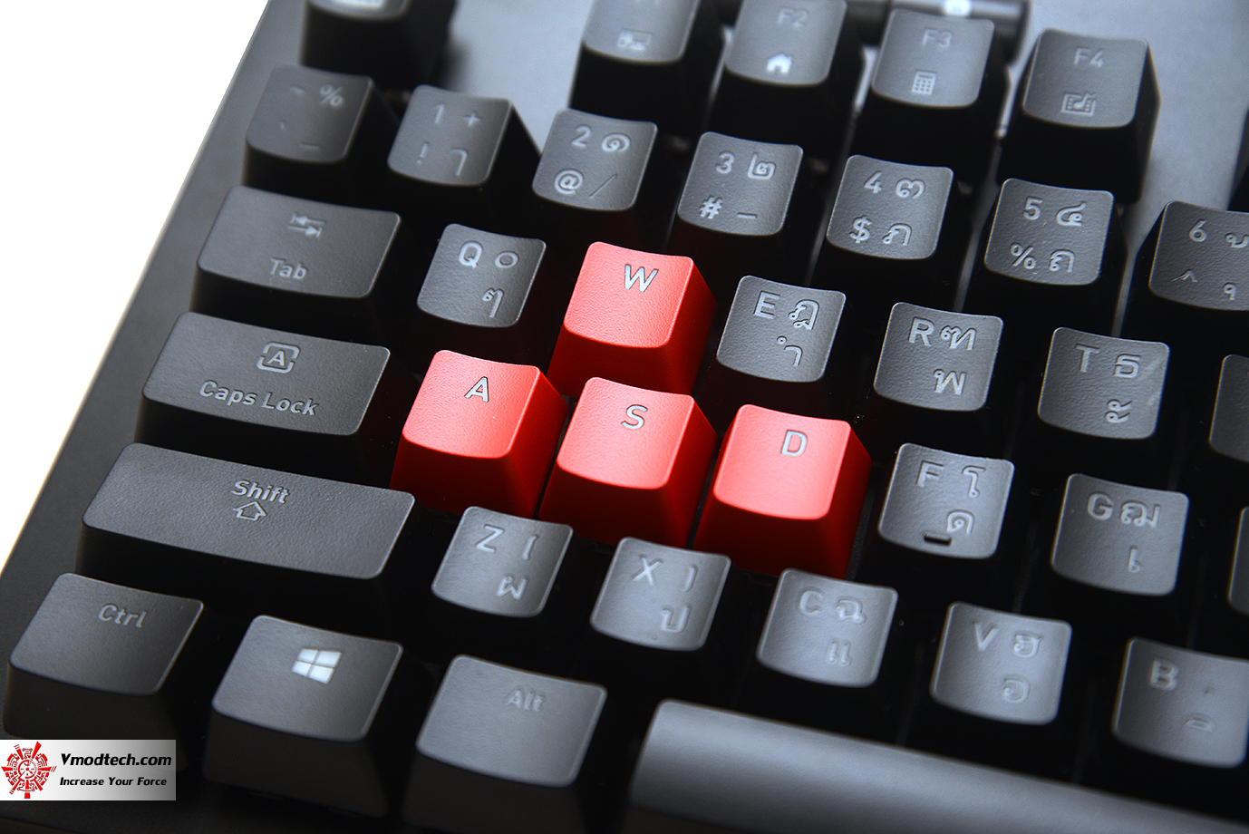 dsc 6871 Tt eSPORTS Neptune Elite RGB Blue Gaming Keyboard Review