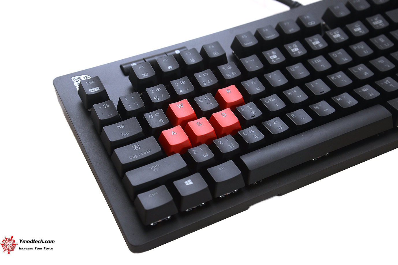 dsc 6890 Tt eSPORTS Neptune Elite RGB Blue Gaming Keyboard Review