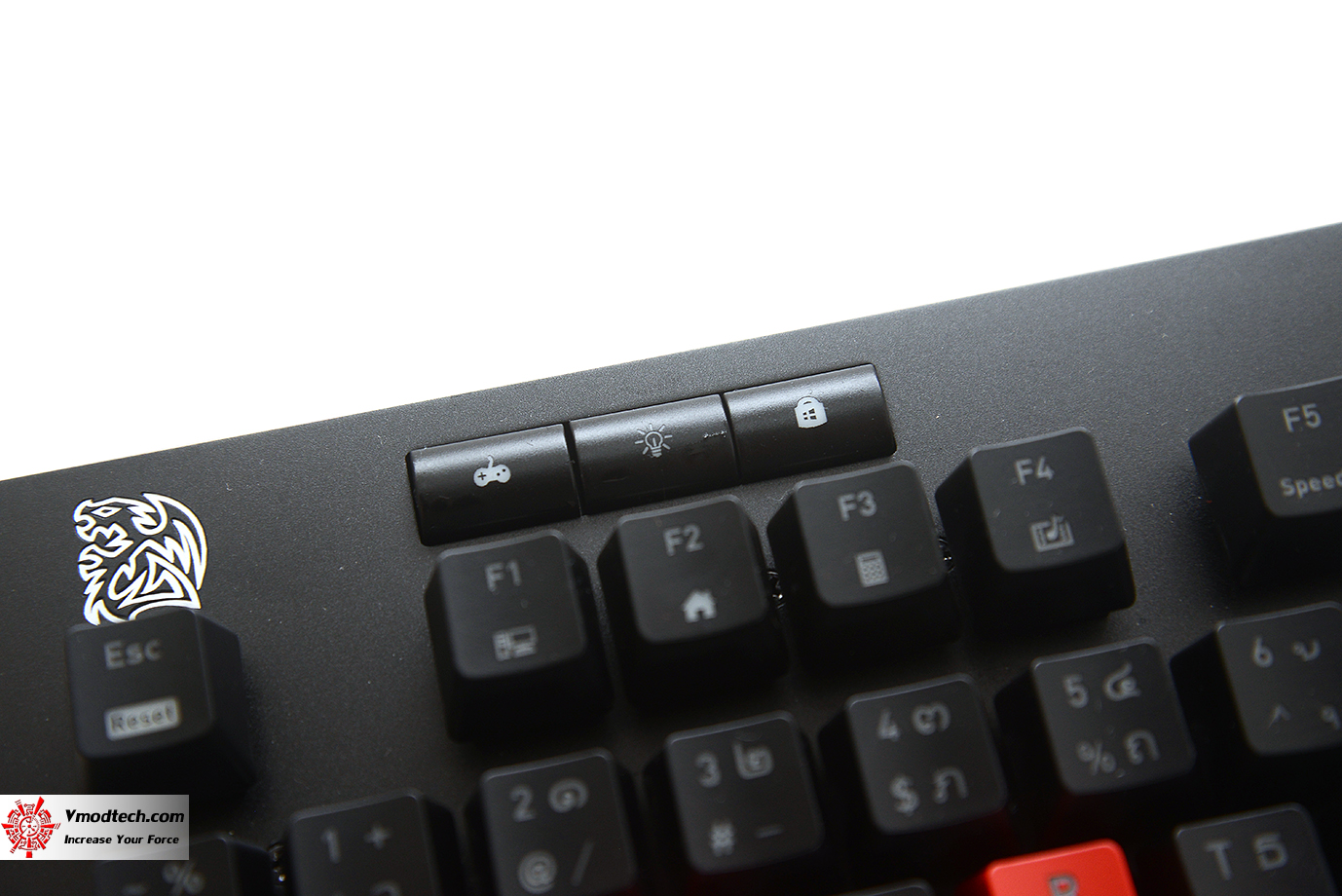 dsc 6906 Tt eSPORTS Neptune Elite RGB Blue Gaming Keyboard Review