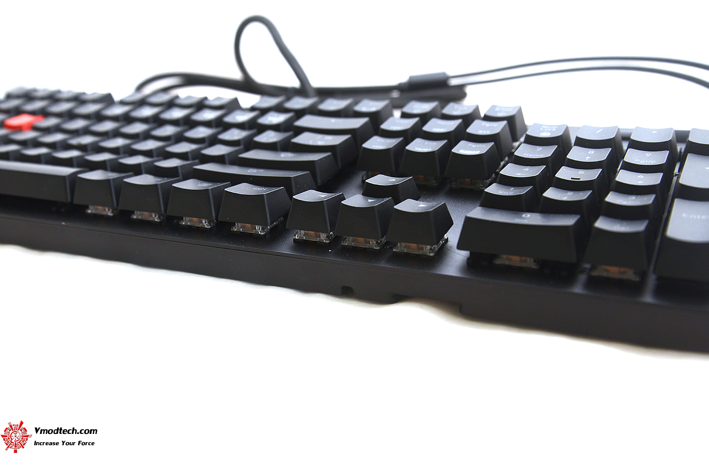 dsc 6930 Tt eSPORTS Neptune Elite RGB Blue Gaming Keyboard Review