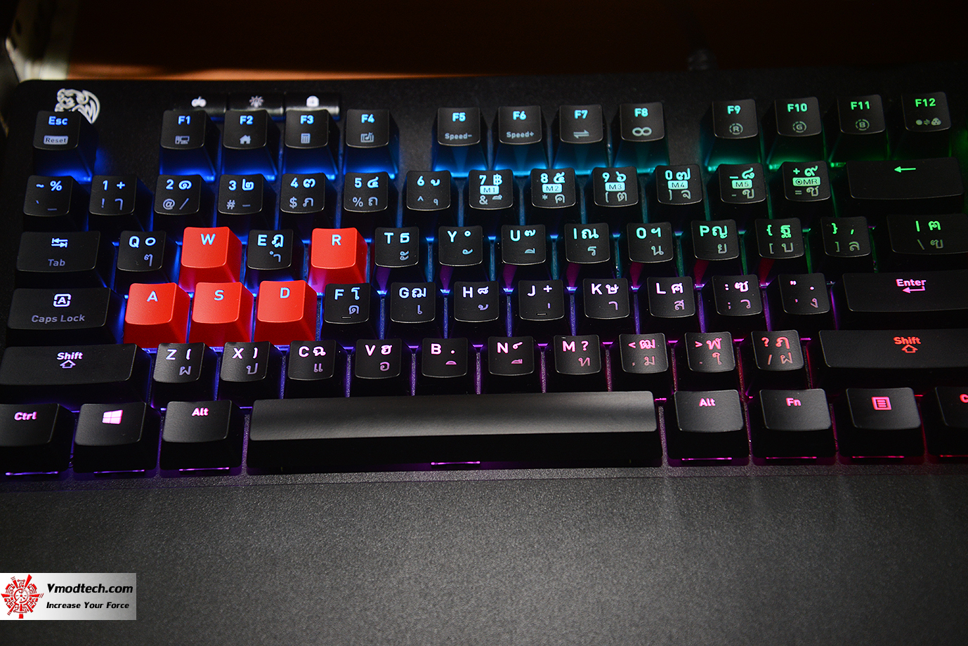 dsc 6993 Tt eSPORTS Neptune Elite RGB Blue Gaming Keyboard Review