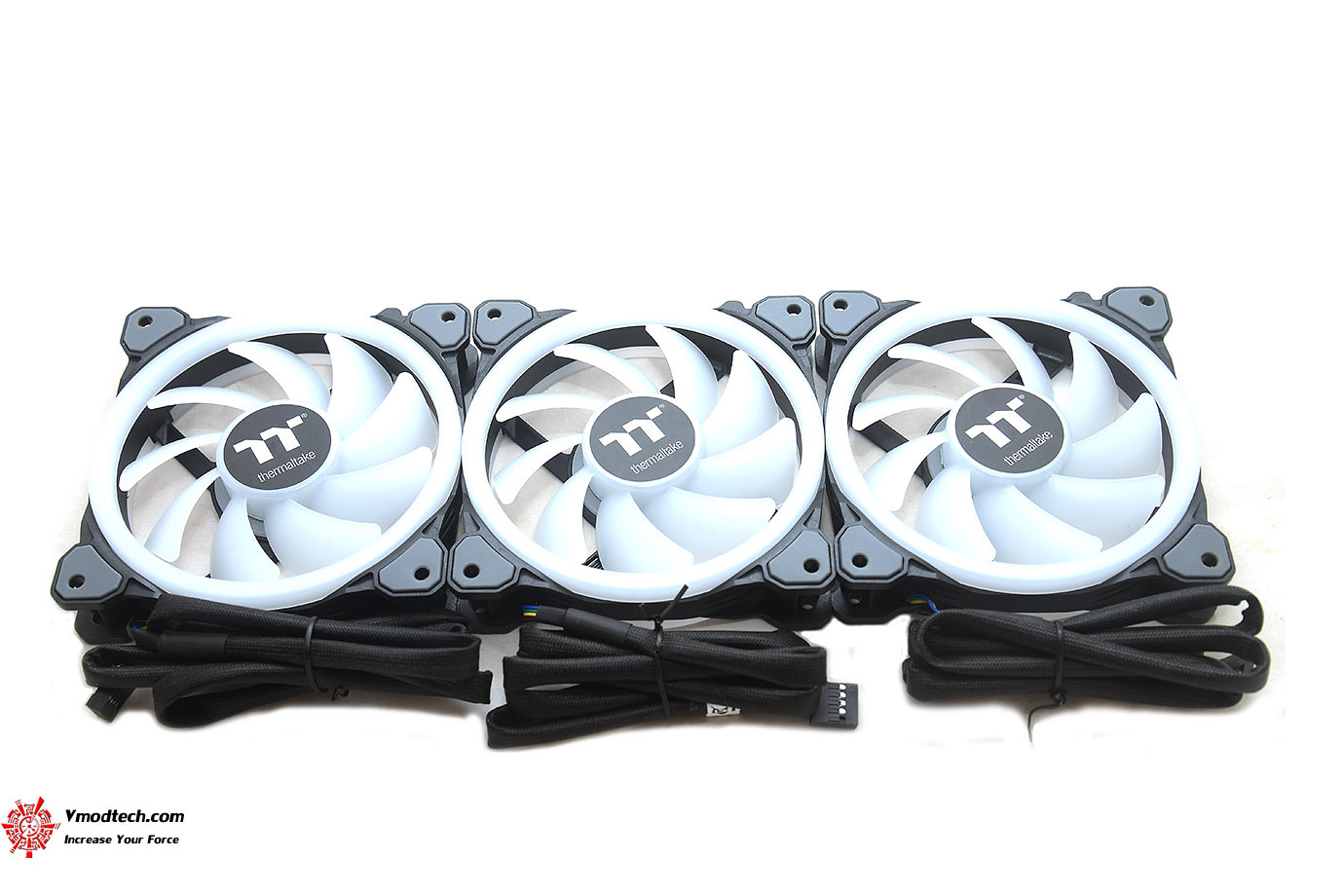 dsc 80851 Riing Trio 12 LED RGB Radiator Fan TT Premium Edition (3 Fan Pack) Review
