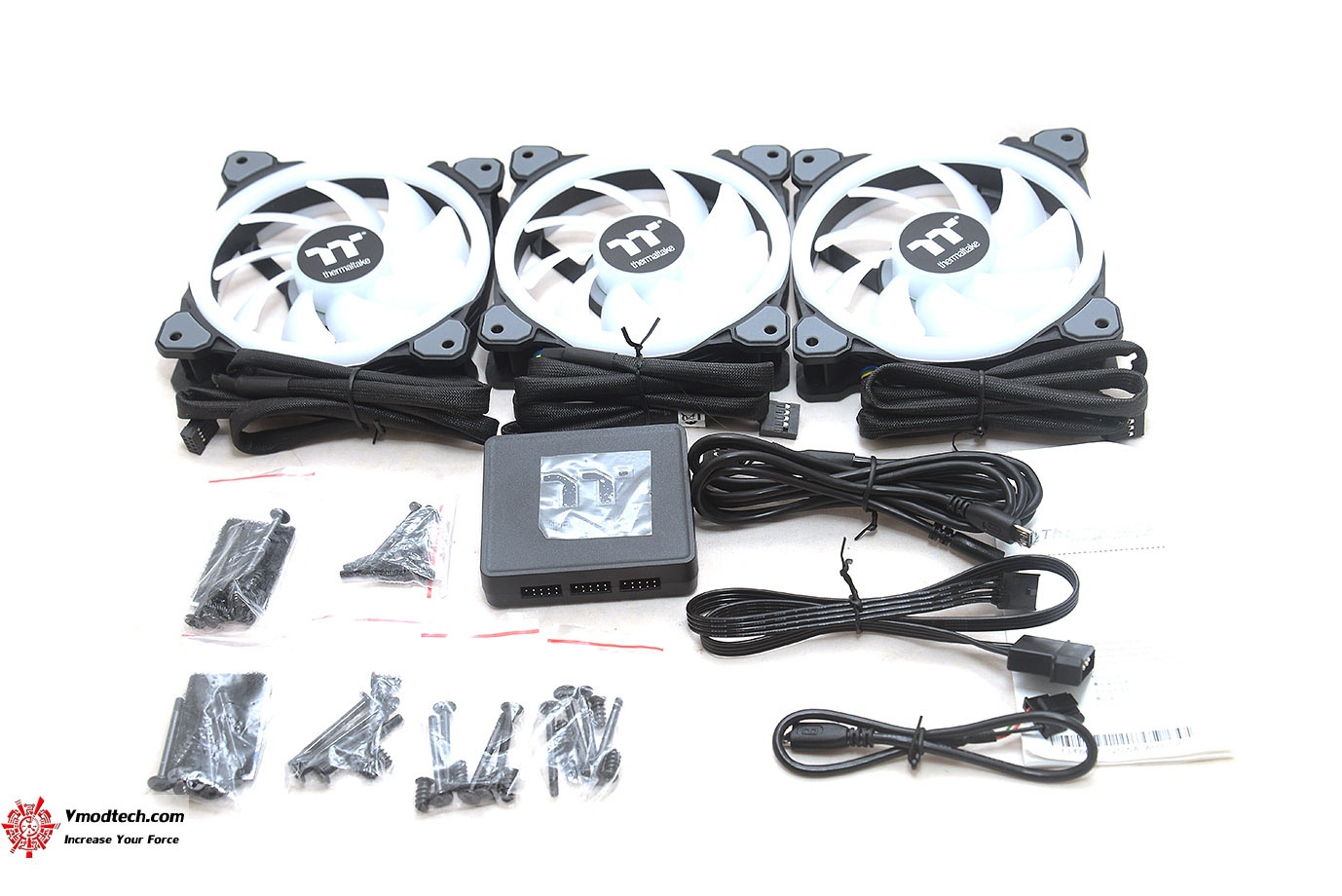 dsc 8090 Riing Trio 12 LED RGB Radiator Fan TT Premium Edition (3 Fan Pack) Review