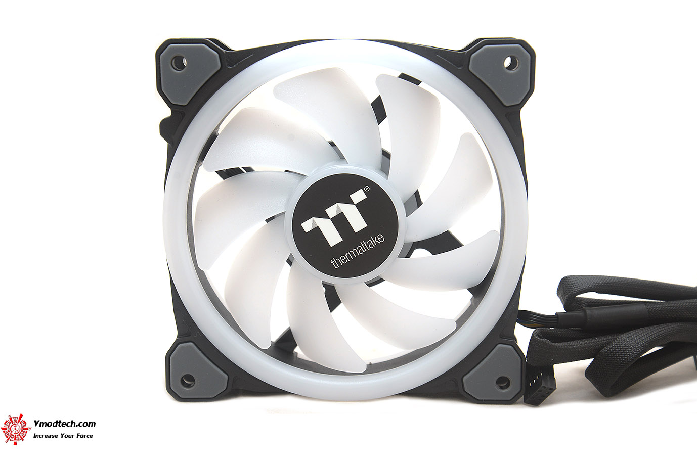 dsc 8096 Riing Trio 12 LED RGB Radiator Fan TT Premium Edition (3 Fan Pack) Review