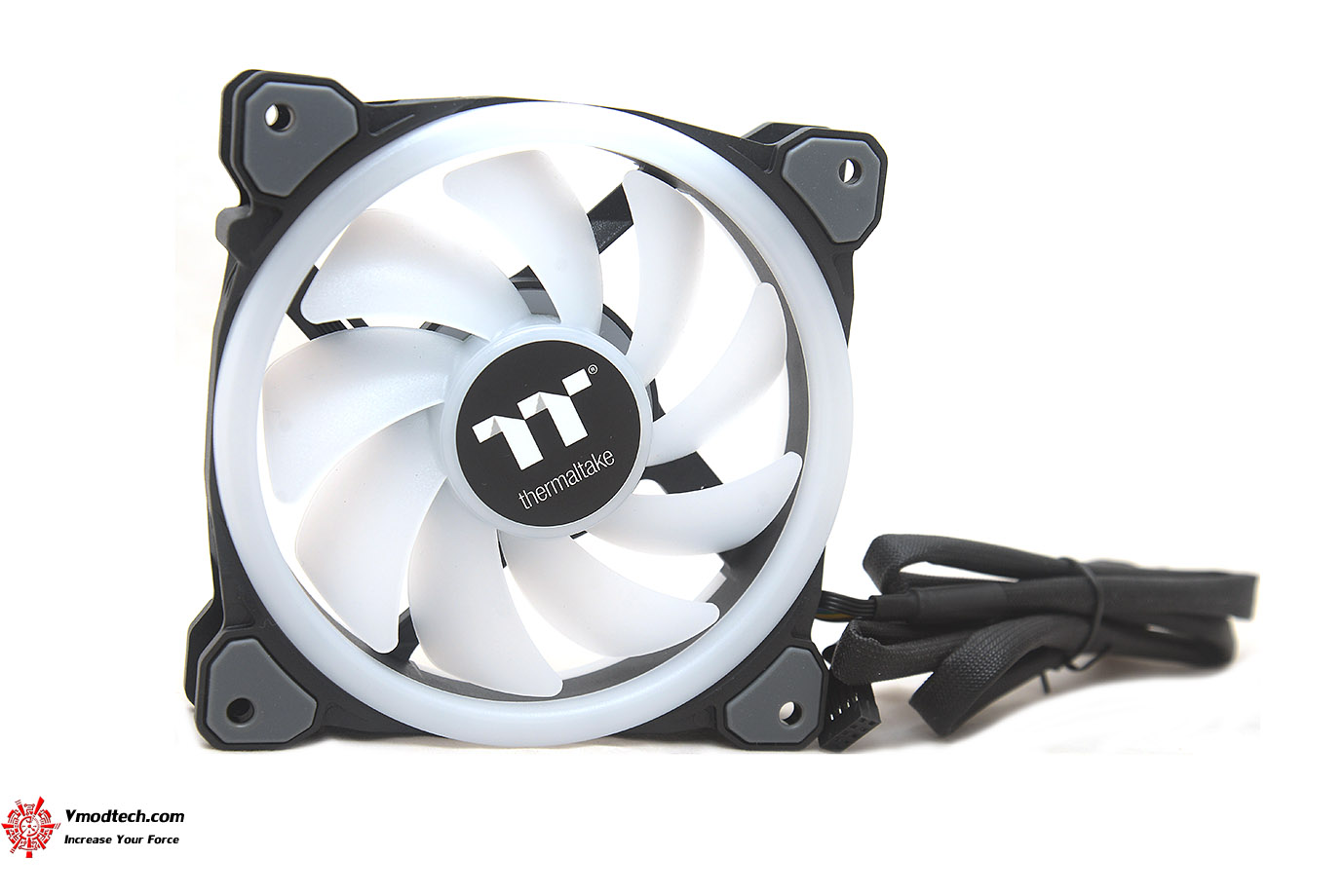dsc 8106 Riing Trio 12 LED RGB Radiator Fan TT Premium Edition (3 Fan Pack) Review