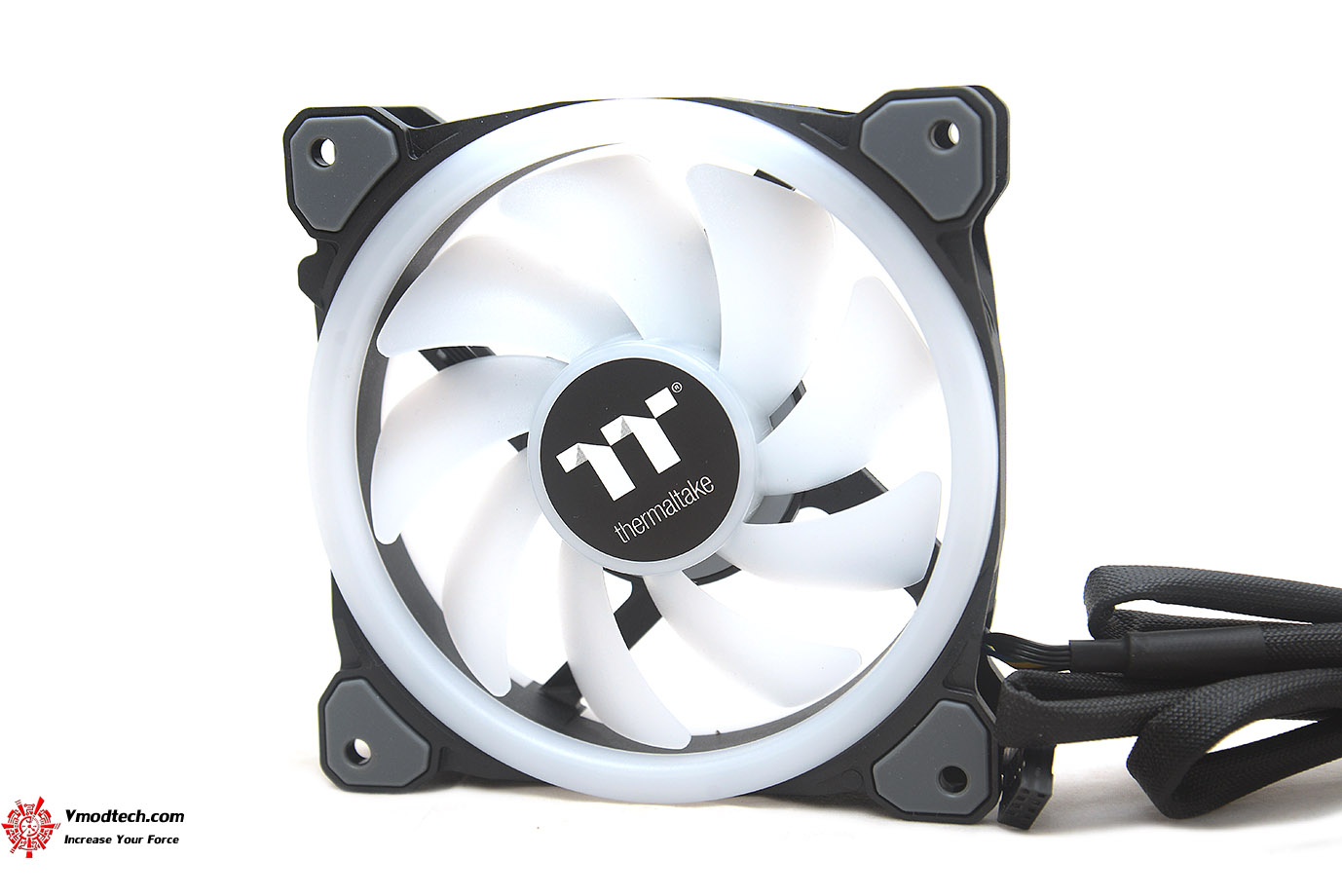 dsc 8109 Riing Trio 12 LED RGB Radiator Fan TT Premium Edition (3 Fan Pack) Review