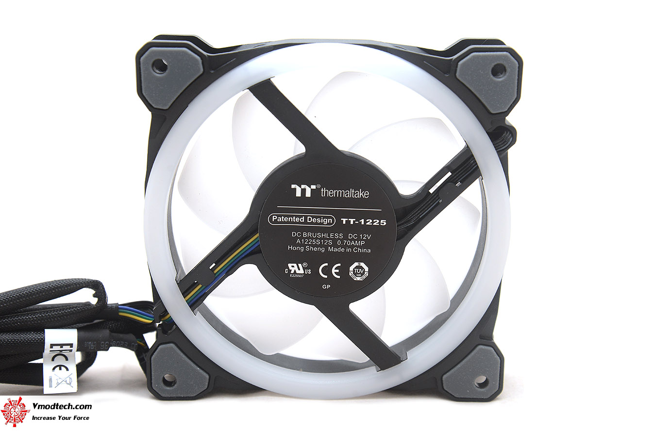 dsc 8122 Riing Trio 12 LED RGB Radiator Fan TT Premium Edition (3 Fan Pack) Review