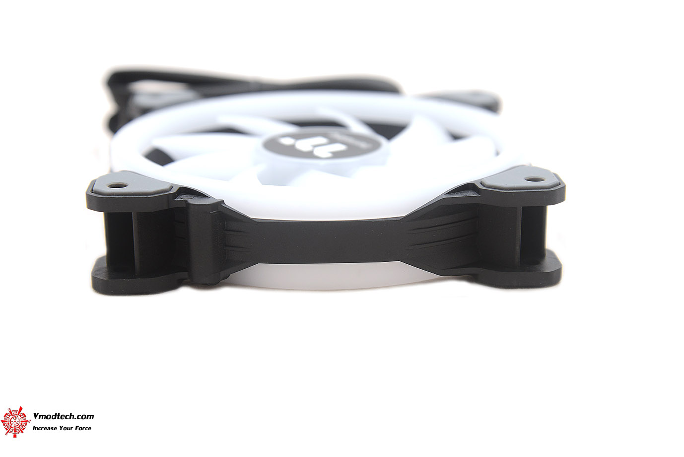 dsc 8130 Riing Trio 12 LED RGB Radiator Fan TT Premium Edition (3 Fan Pack) Review