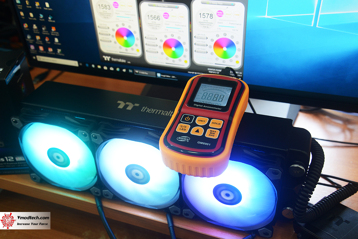 dsc 8949 Thermaltake Pure Plus 12 LED RGB Radiator Fan TT Premium Edition (3 Fan Pack) Review