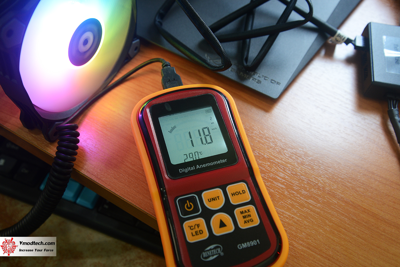 dsc 8978 Thermaltake Pure Plus 12 LED RGB Radiator Fan TT Premium Edition (3 Fan Pack) Review