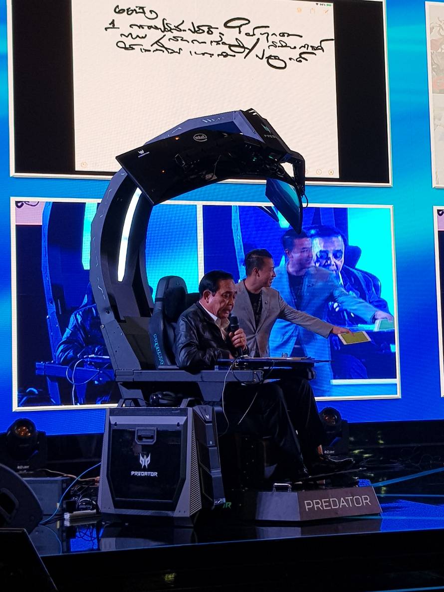 p4 p4 เอเซอร์ นำ Predator Thronos ร่วมเปิดประสบการณ์ใหม่ของการเล่นเกมในงาน Thailand Game Show 2018 ได้รับเกียรติจากนายกรัฐมนตรีนั่งเก้าอี้เกมมิ่งตัวแรกของโลกบนเวทีเพื่อรับฟังแผนพัฒนาทเศรษฐกิจดิจิทัลจาก 4 ตัวแทนคนรุ่นใหม่