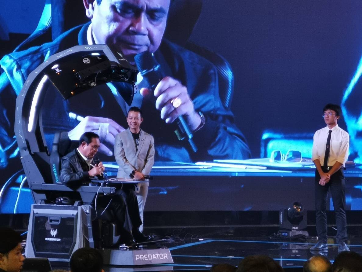p5 p5 เอเซอร์ นำ Predator Thronos ร่วมเปิดประสบการณ์ใหม่ของการเล่นเกมในงาน Thailand Game Show 2018 ได้รับเกียรติจากนายกรัฐมนตรีนั่งเก้าอี้เกมมิ่งตัวแรกของโลกบนเวทีเพื่อรับฟังแผนพัฒนาทเศรษฐกิจดิจิทัลจาก 4 ตัวแทนคนรุ่นใหม่