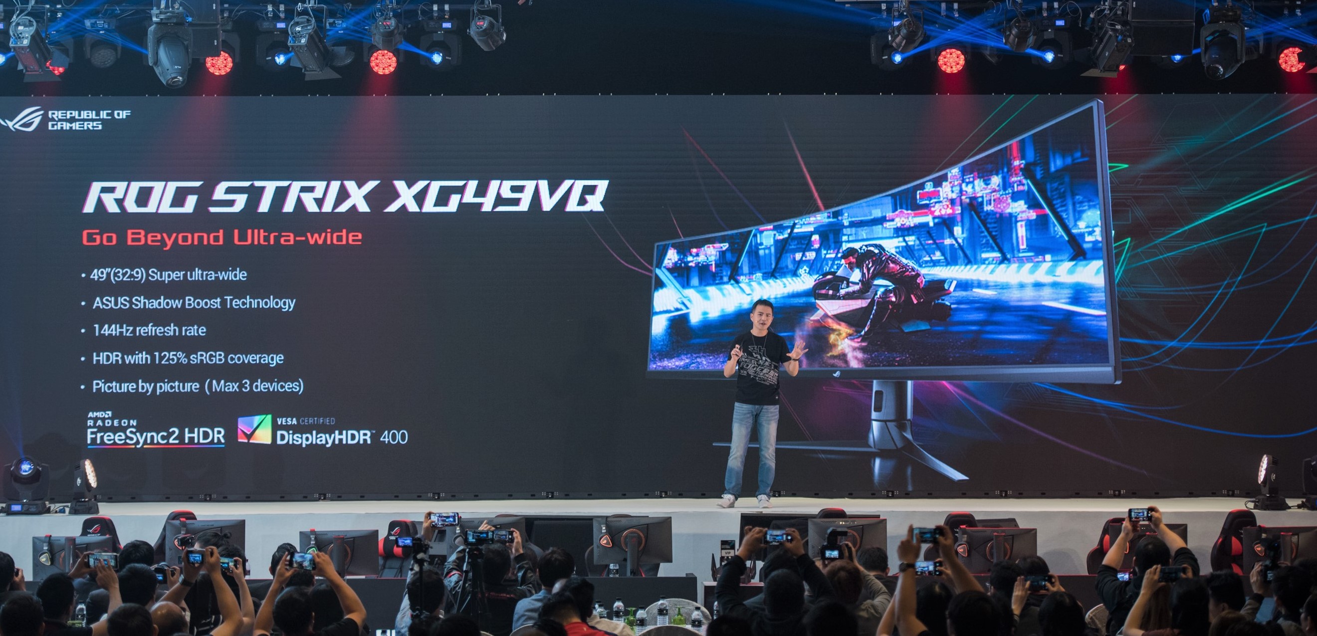 asus general manager of gaming gear and accessory business unit kris huang introduces rog strix xg49vq ASUS โชว์นวัตกรรมสินค้าสำหรับการใช้งานในองค์กรธุรกิจ บ้านและการเล่นเกม ที่งาน Incredible Intelligence 2018 ประเทศมาเลเซีย