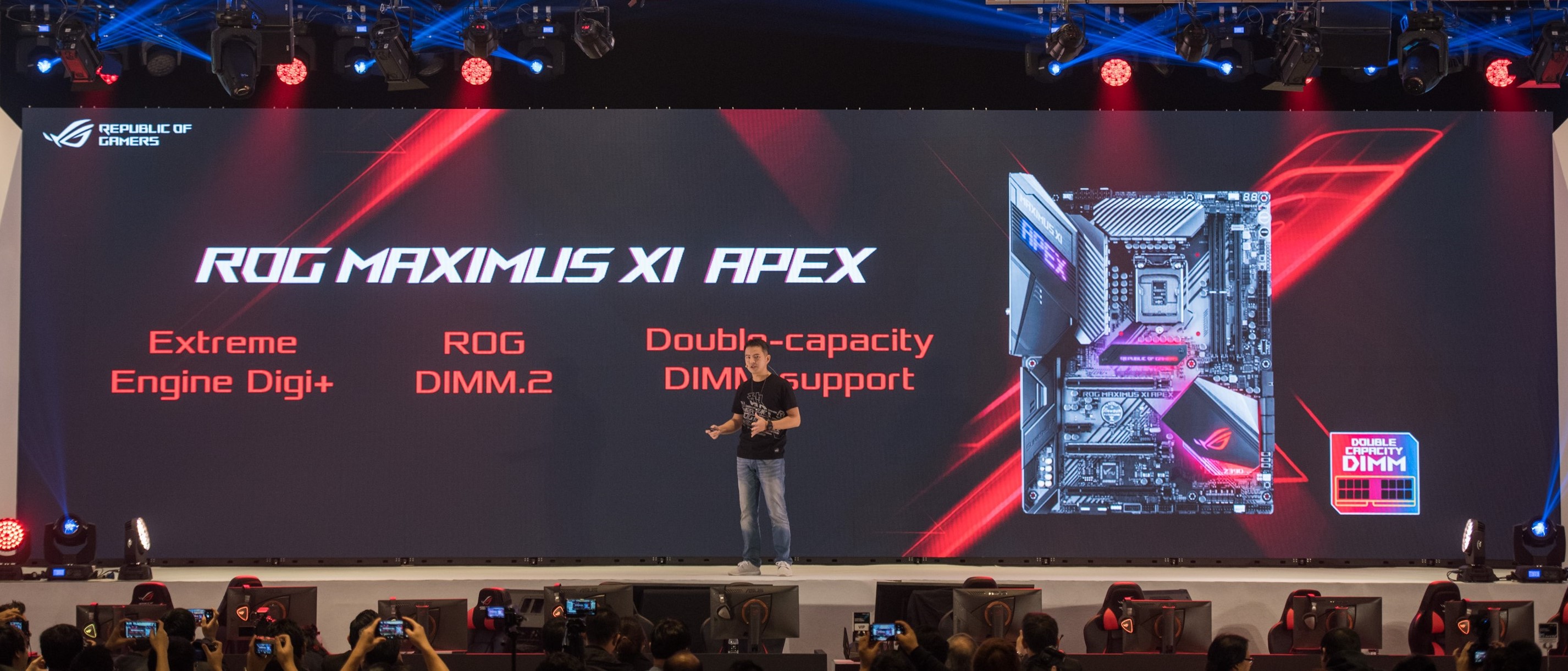 asus general manager of gaming gear and accessory business unit kris huang unveils the brand new rog maximus xi apex motherboard ASUS โชว์นวัตกรรมสินค้าสำหรับการใช้งานในองค์กรธุรกิจ บ้านและการเล่นเกม ที่งาน Incredible Intelligence 2018 ประเทศมาเลเซีย