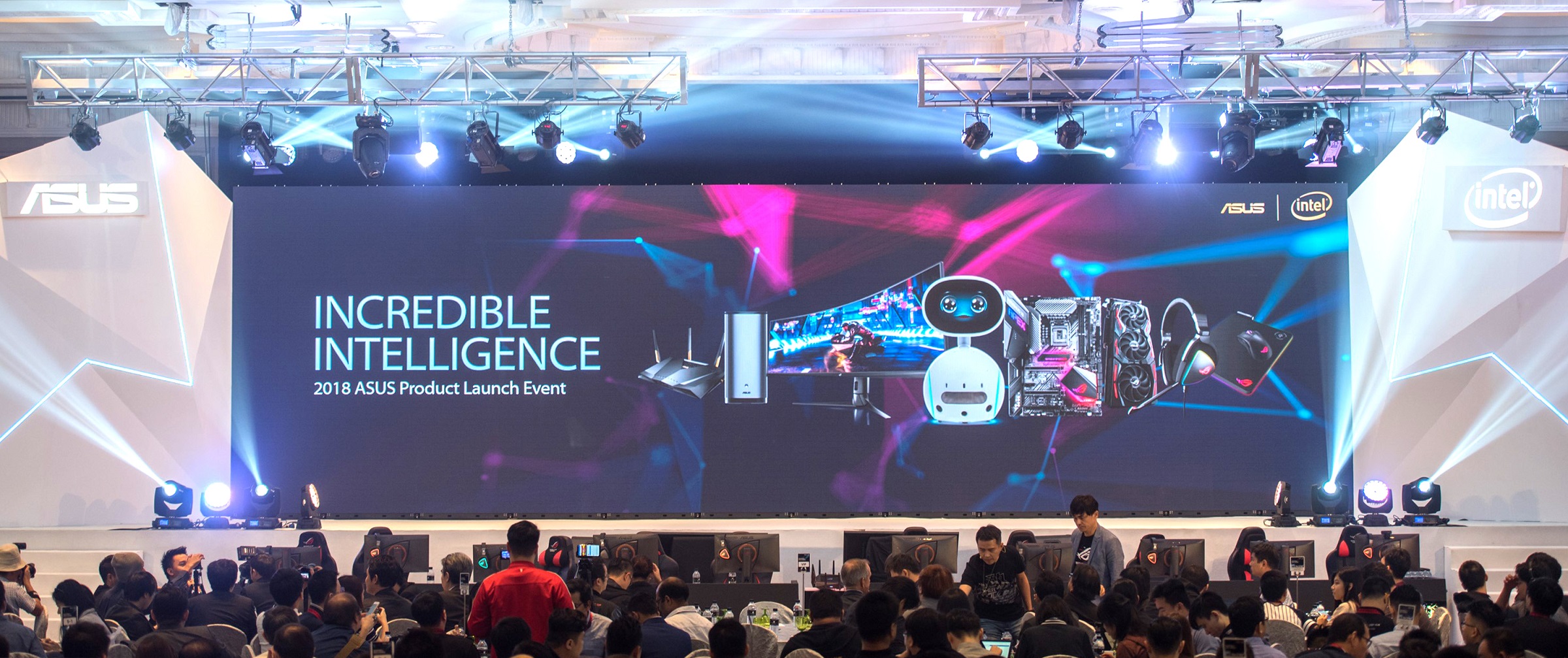 asus hosts incredible intelligence 2018 press event in malaysia ASUS โชว์นวัตกรรมสินค้าสำหรับการใช้งานในองค์กรธุรกิจ บ้านและการเล่นเกม ที่งาน Incredible Intelligence 2018 ประเทศมาเลเซีย