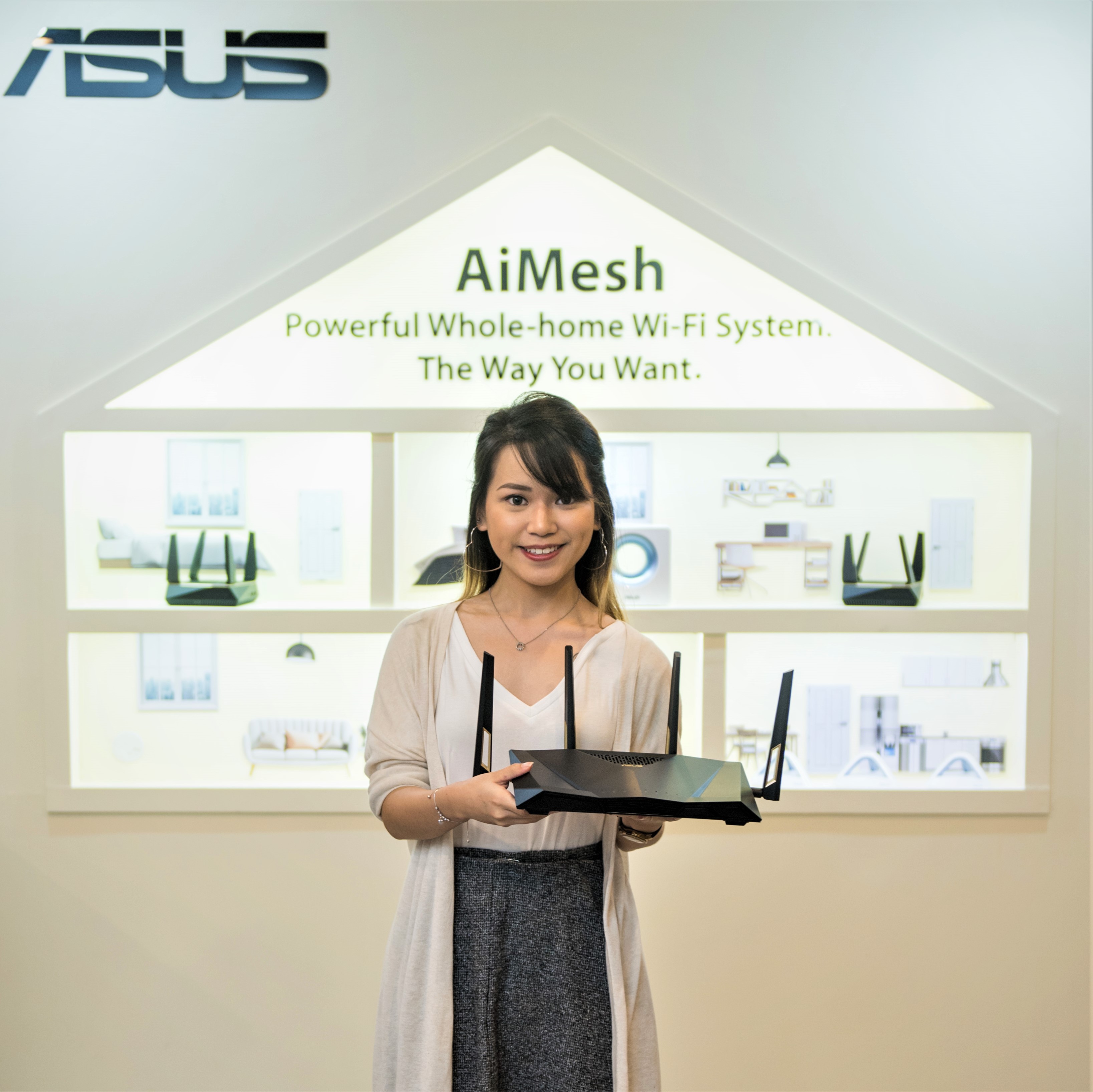 asus new router solutions provide unsurpassed connectivity to let users to enjoy smooth media streaming in every part of the home ASUS โชว์นวัตกรรมสินค้าสำหรับการใช้งานในองค์กรธุรกิจ บ้านและการเล่นเกม ที่งาน Incredible Intelligence 2018 ประเทศมาเลเซีย