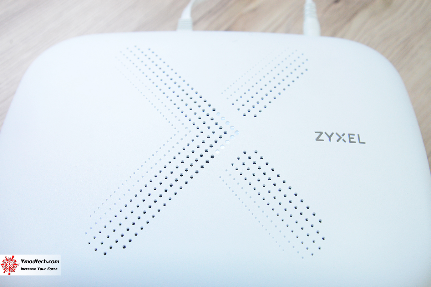 dsc 1068 ZYXEL Multy X AC3000 Tri Band WiFi System Review 