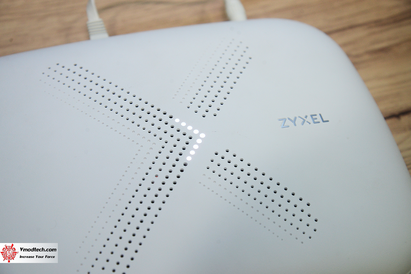 dsc 1187 ZYXEL Multy X AC3000 Tri Band WiFi System Review 