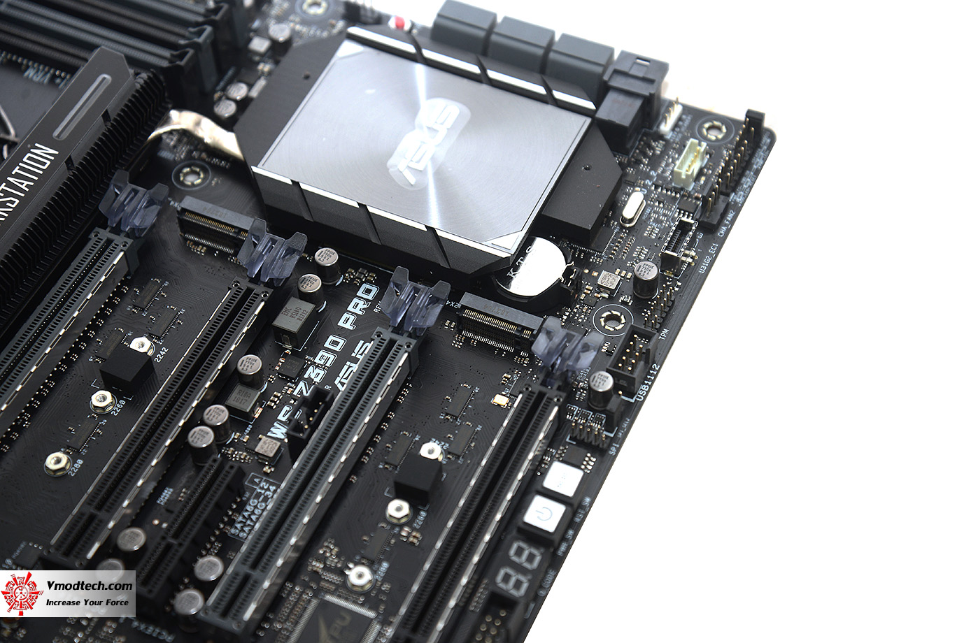 dsc 1409 ASUS WS Z390 PRO Servers & Workstations Motherboard Review
