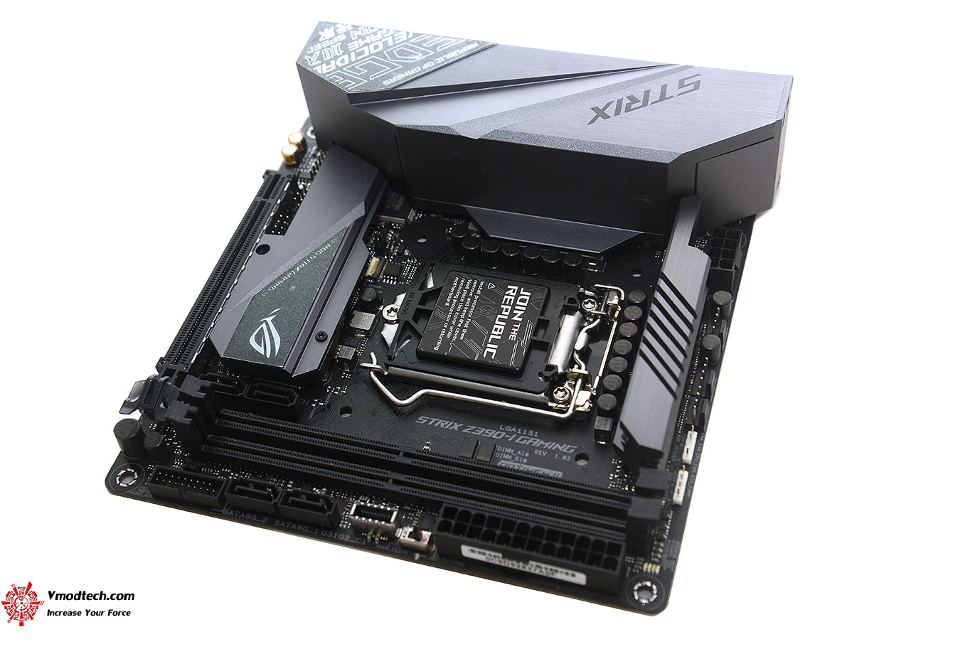 dsc 1518 ASUS ROG STRIX Z390 I GAMING REVIEW
