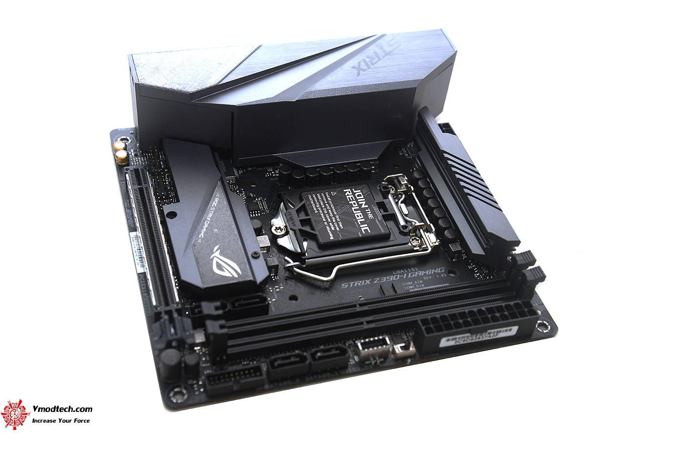 dsc 1527 ASUS ROG STRIX Z390 I GAMING REVIEW