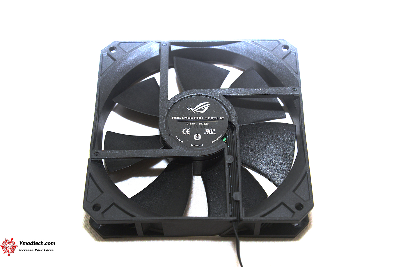 dsc 0605 ASUS ROG Ryuo 240 all in one liquid CPU cooler Review